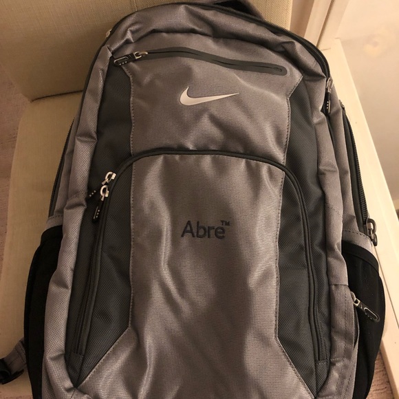 Nike Elite Backpack - Wolf Grey and Dark Grey - Picture 3 of 4